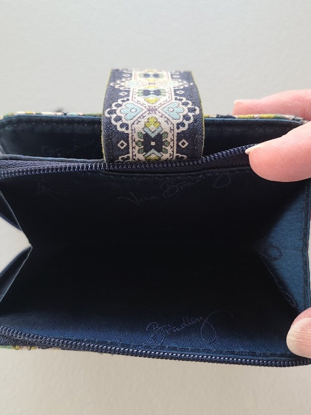 Vera Bradley Wallet Small Bifold Zipper Cambridge Small - Picture 6 of 6